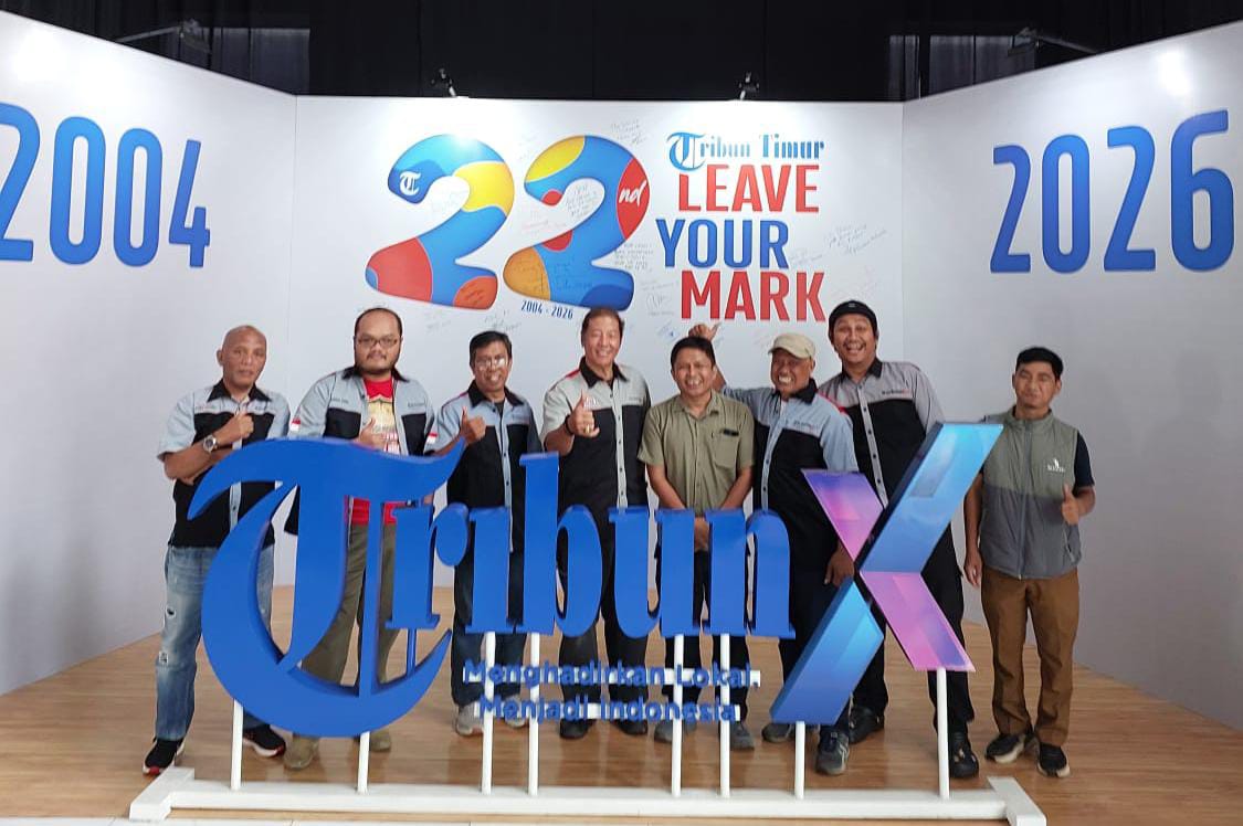 Foto bersama Anggota KCM bersama perwakilan Tribun di Ultah Tribun
