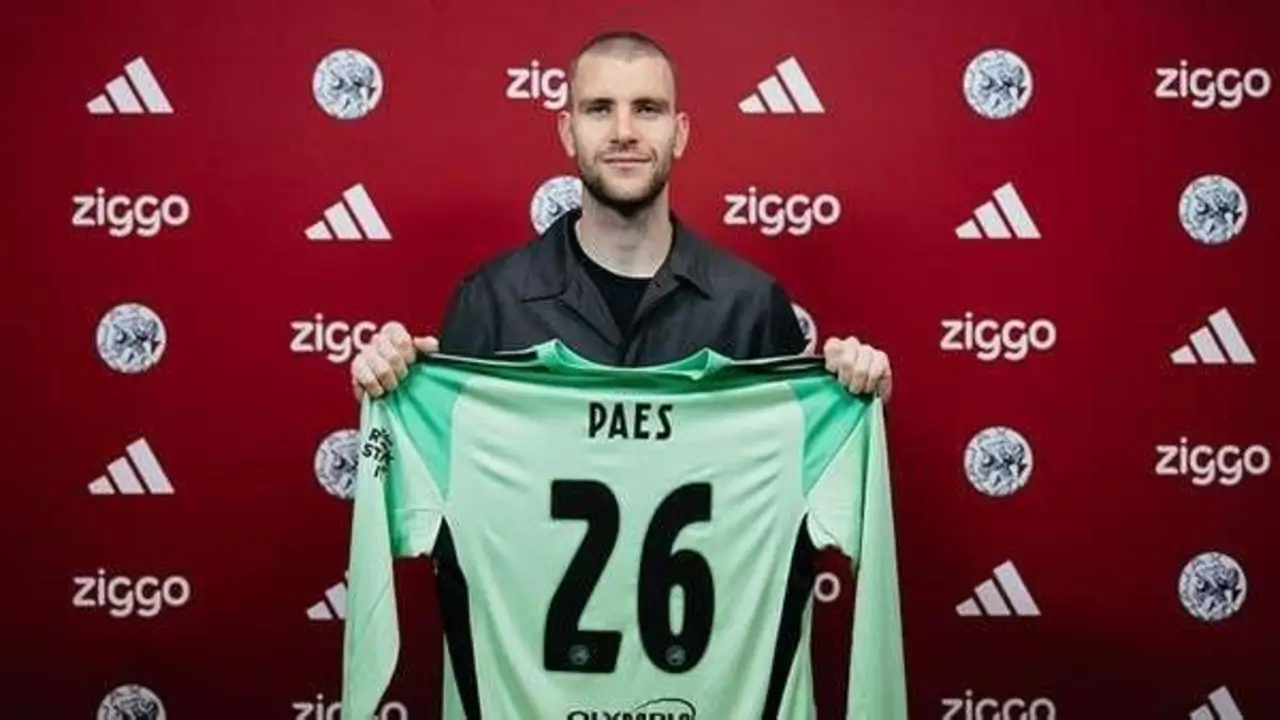Maarten Paes resmi bergabung skuad Ajax Amsterdam