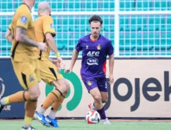 Persik Kediri Lepas Pedro Matos